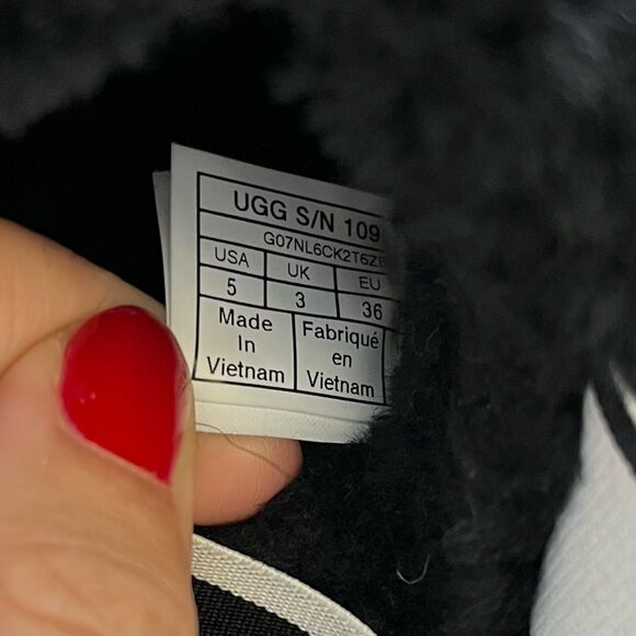 UGG Fluff Yeah Slide Sandal in Black 5 - Picture 4 of 12